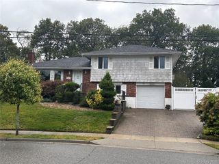 86 Hill Drive, Oyster Bay, NY 11771