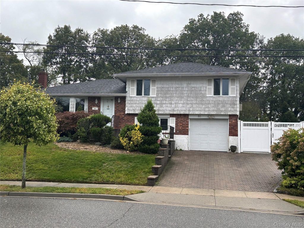 86 Hill Drive, Oyster Bay, NY 11771