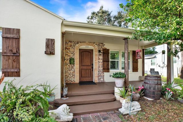 734 37TH AVENUE N, St Petersburg, FL 33704