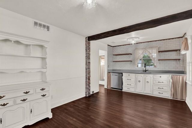 734 37TH AVENUE N, St Petersburg, FL 33704