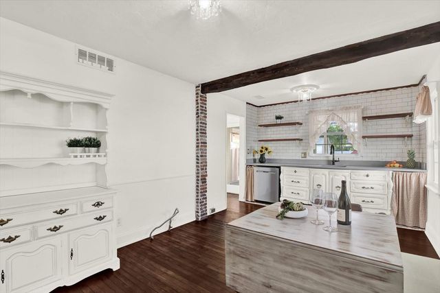 734 37TH AVENUE N, St Petersburg, FL 33704