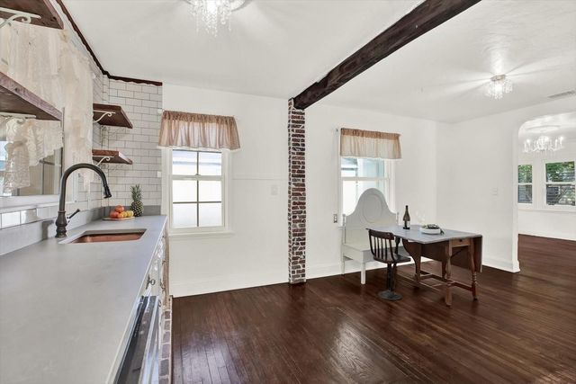 734 37TH AVENUE N, St Petersburg, FL 33704