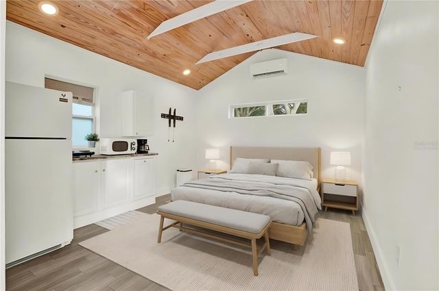 734 37TH AVENUE N, St Petersburg, FL 33704