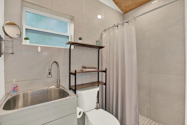 734 37TH AVENUE N, St Petersburg, FL 33704