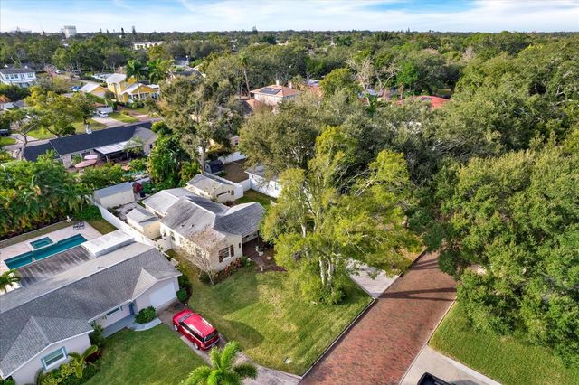 734 37TH AVENUE N, St Petersburg, FL 33704