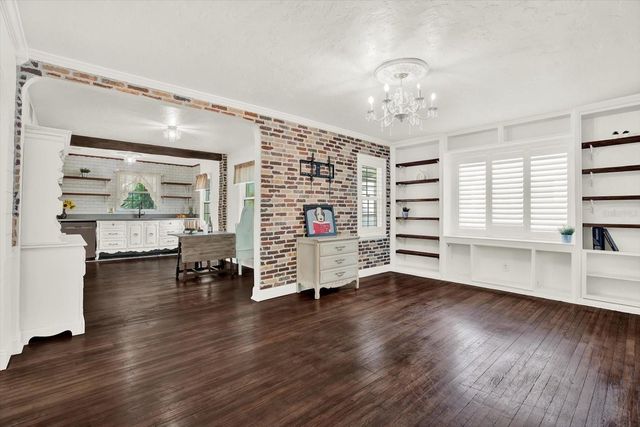 734 37TH AVENUE N, St Petersburg, FL 33704