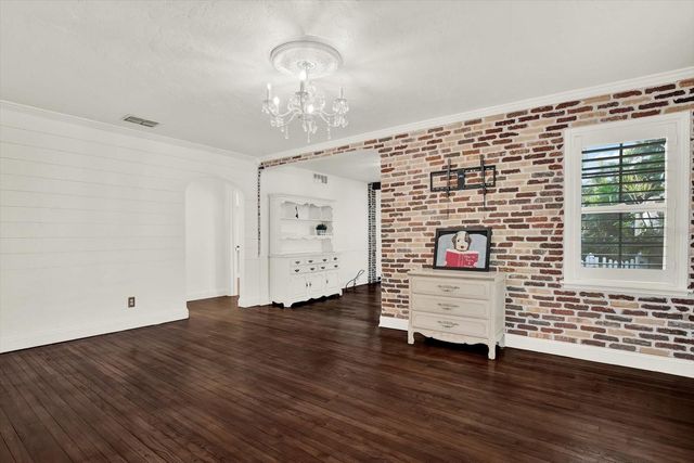 734 37TH AVENUE N, St Petersburg, FL 33704