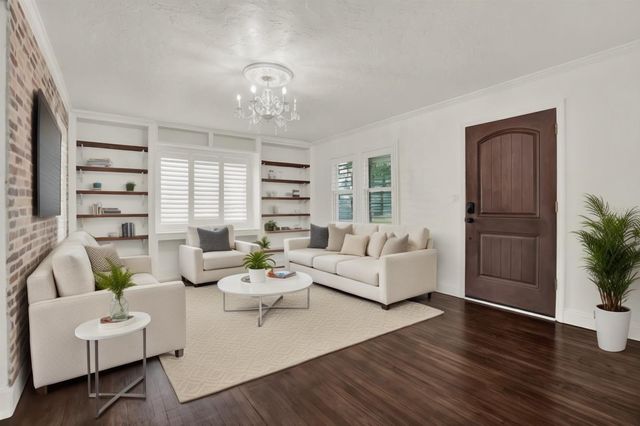 734 37TH AVENUE N, St Petersburg, FL 33704