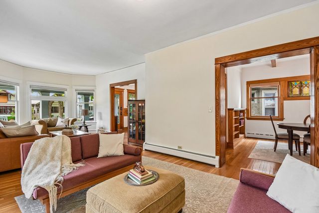 734 Gunderson Avenue, Oak Park, IL 60304