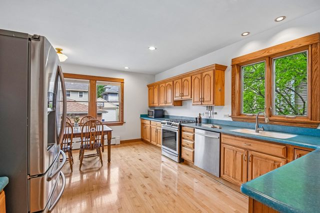734 Gunderson Avenue, Oak Park, IL 60304