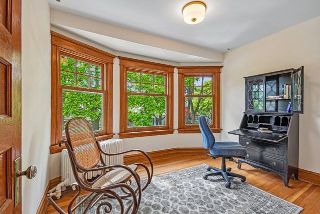734 Gunderson Avenue, Oak Park, IL 60304