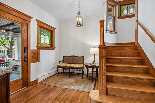 734 Gunderson Avenue, Oak Park, IL 60304