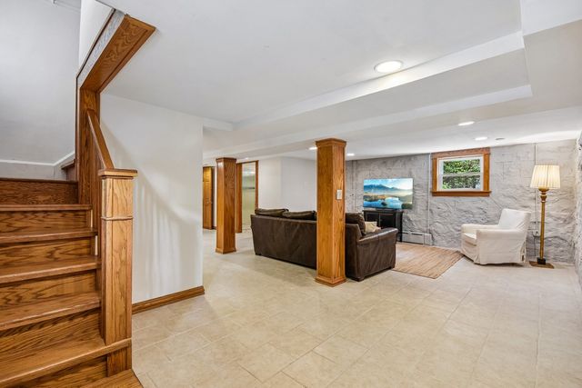 734 Gunderson Avenue, Oak Park, IL 60304