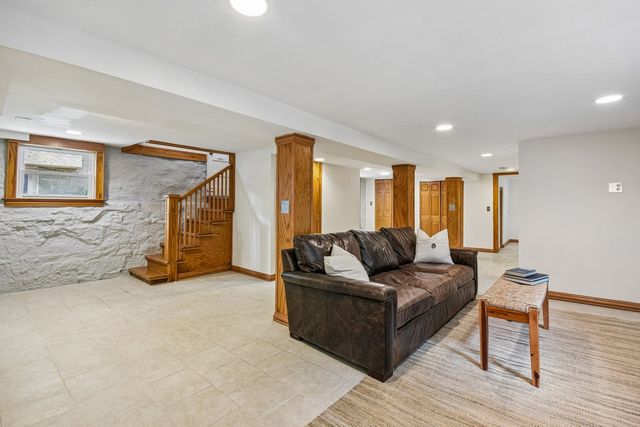 734 Gunderson Avenue, Oak Park, IL 60304