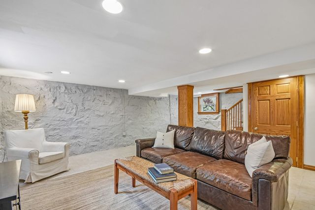 734 Gunderson Avenue, Oak Park, IL 60304
