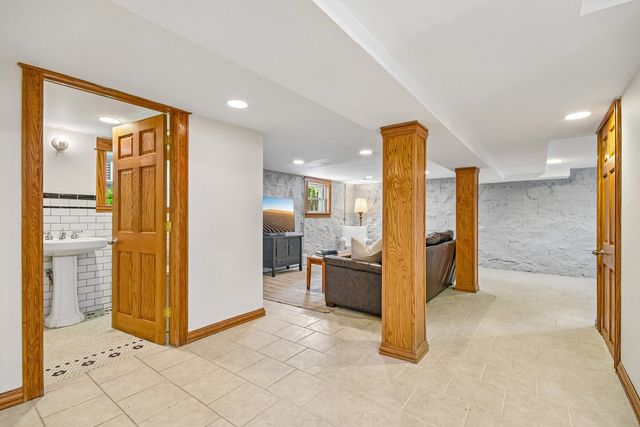 734 Gunderson Avenue, Oak Park, IL 60304