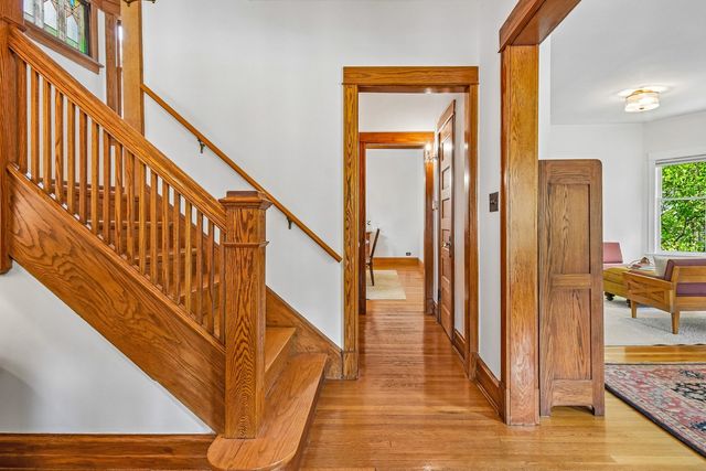 734 Gunderson Avenue, Oak Park, IL 60304