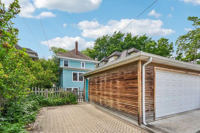 734 Gunderson Avenue, Oak Park, IL 60304
