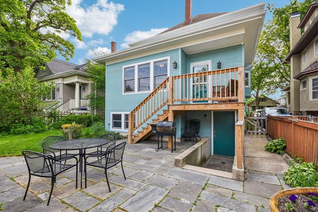 734 Gunderson Avenue, Oak Park, IL 60304