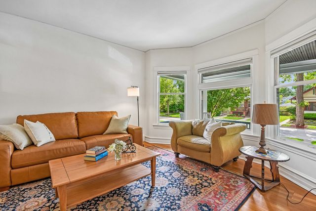 734 Gunderson Avenue, Oak Park, IL 60304