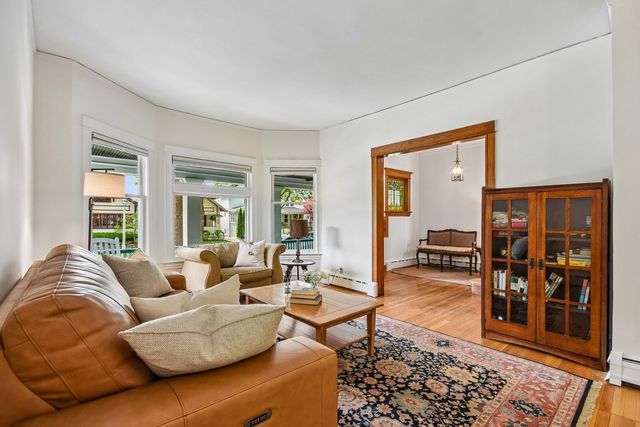734 Gunderson Avenue, Oak Park, IL 60304