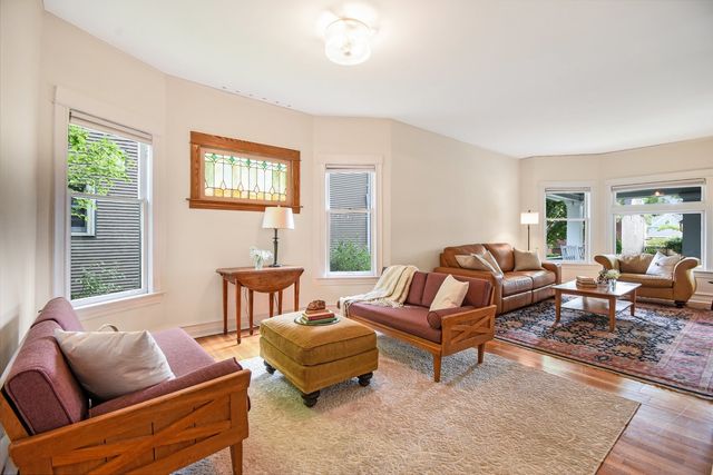 734 Gunderson Avenue, Oak Park, IL 60304