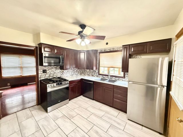 18005 Arcadia Avenue, Lansing, IL 60438