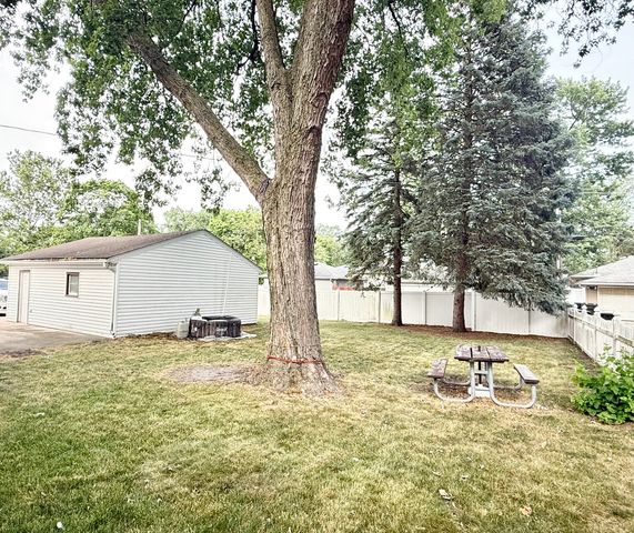 18005 Arcadia Avenue, Lansing, IL 60438