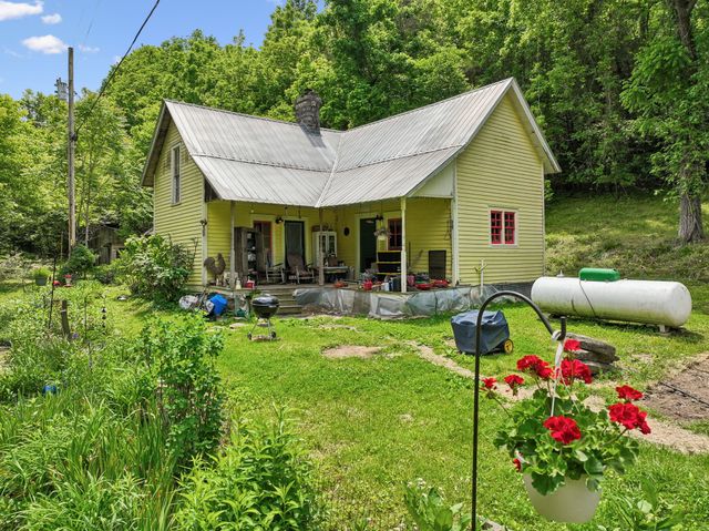 34 Friendship Hollow Rd, N, Pleasant Shade, TN 37145