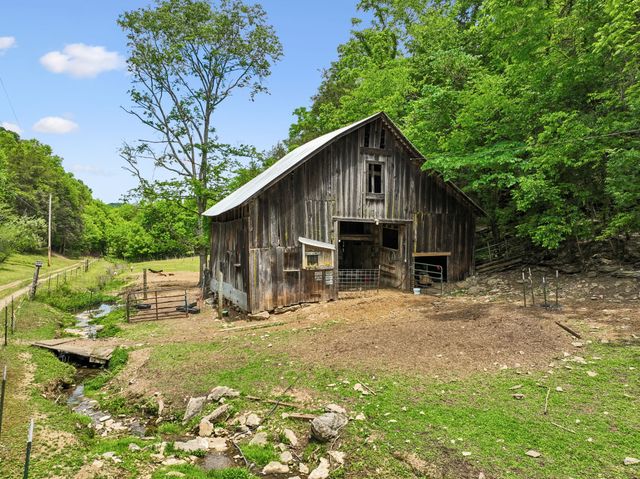 34 Friendship Hollow Rd, N, Pleasant Shade, TN 37145