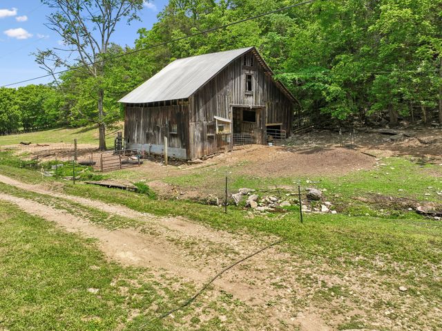 34 Friendship Hollow Rd, N, Pleasant Shade, TN 37145