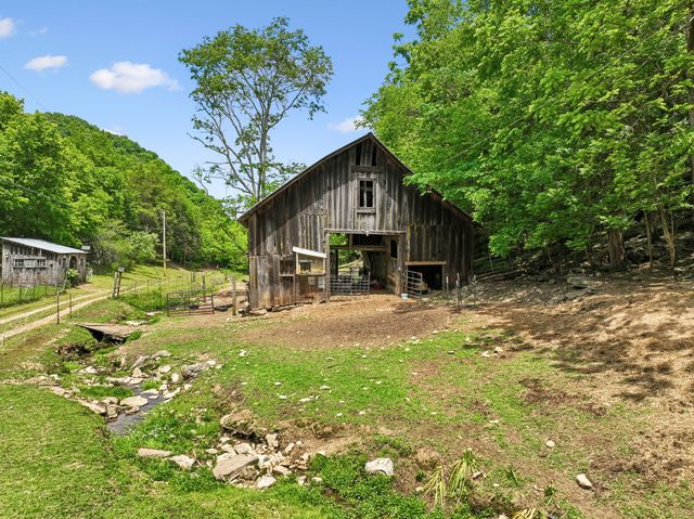 34 Friendship Hollow Rd, N, Pleasant Shade, TN 37145