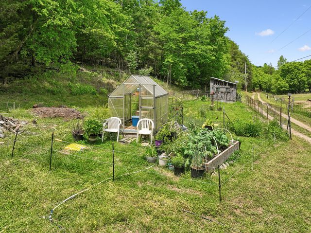 34 Friendship Hollow Rd, N, Pleasant Shade, TN 37145