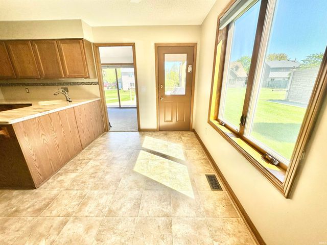 6501 Sedgemore Place, Fort Wayne, IN 46835