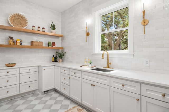 727 Mccants Drive, Mount Pleasant, SC 29464