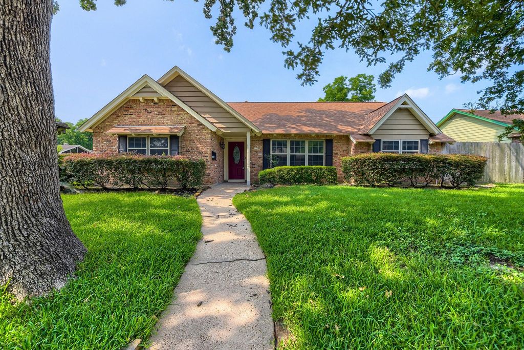 5919 Greenmont Drive, Houston, TX 77092