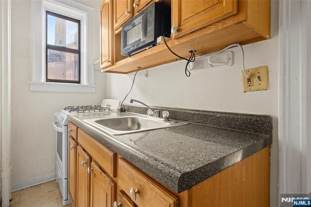 821 Bergen B5, Jersey City, NJ 07306