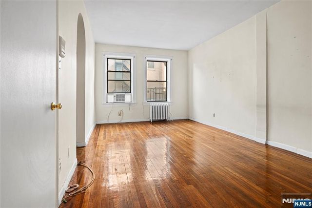 821 Bergen B5, Jersey City, NJ 07306