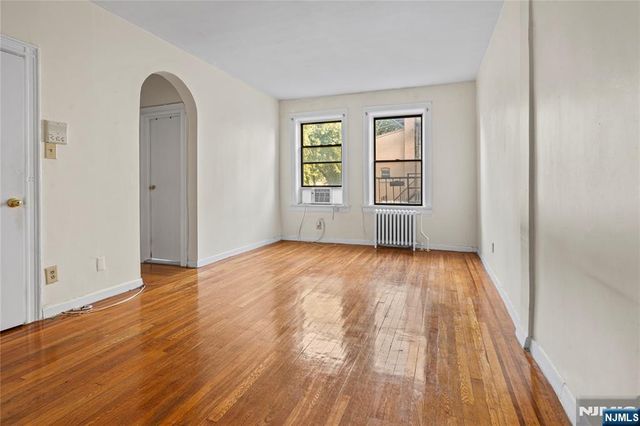 821 Bergen B5, Jersey City, NJ 07306