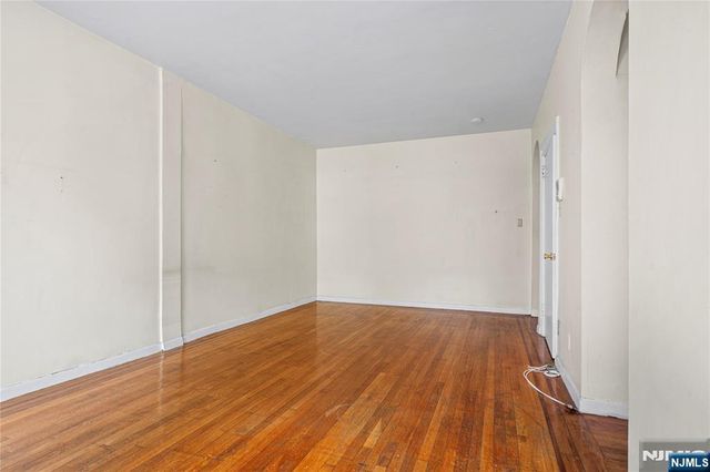 821 Bergen B5, Jersey City, NJ 07306