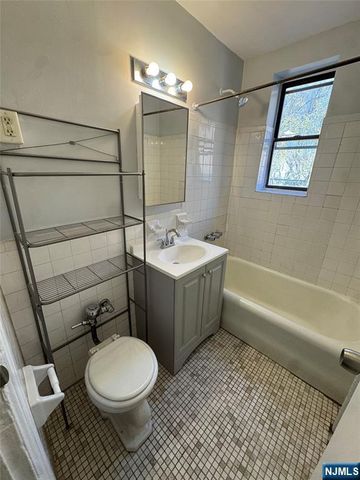 821 Bergen B5, Jersey City, NJ 07306