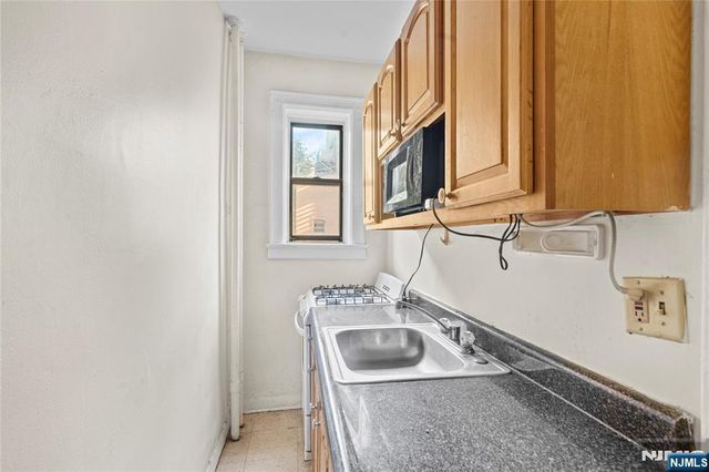 821 Bergen B5, Jersey City, NJ 07306