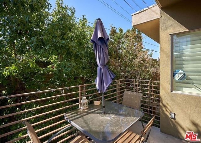 2864 Sunset Place 206, Los Angeles, CA 90005