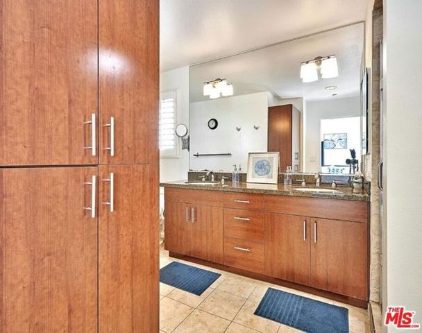 2864 Sunset Place 206, Los Angeles, CA 90005