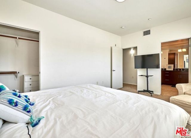 2864 Sunset Place 206, Los Angeles, CA 90005