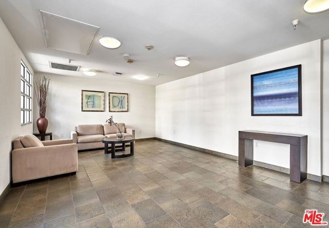 2864 Sunset Place 206, Los Angeles, CA 90005