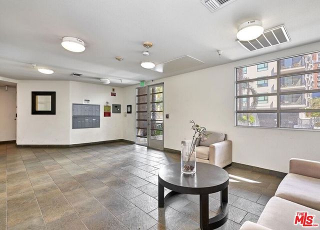 2864 Sunset Place 206, Los Angeles, CA 90005