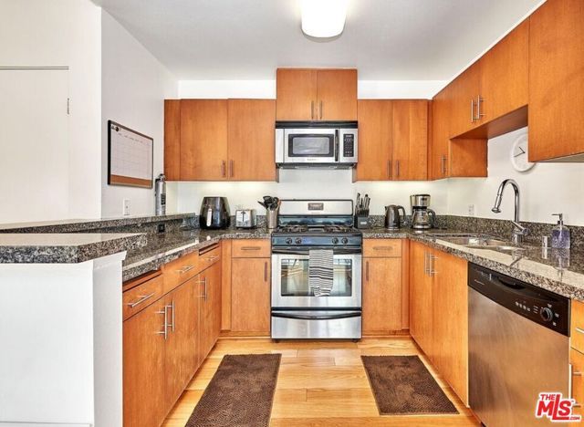 2864 Sunset Place 206, Los Angeles, CA 90005