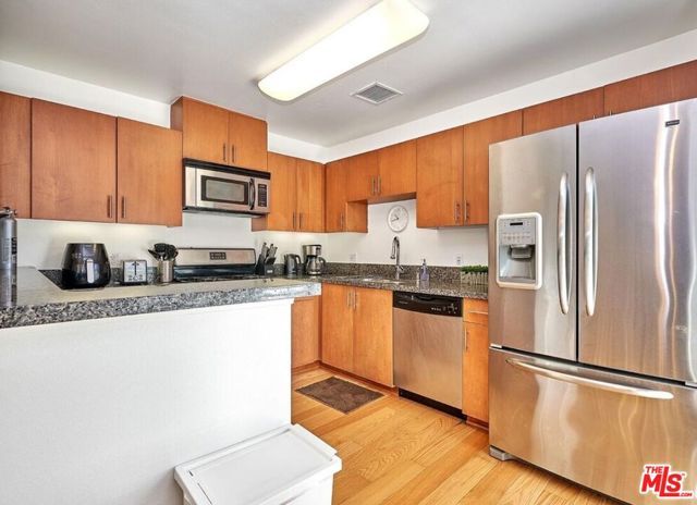 2864 Sunset Place 206, Los Angeles, CA 90005