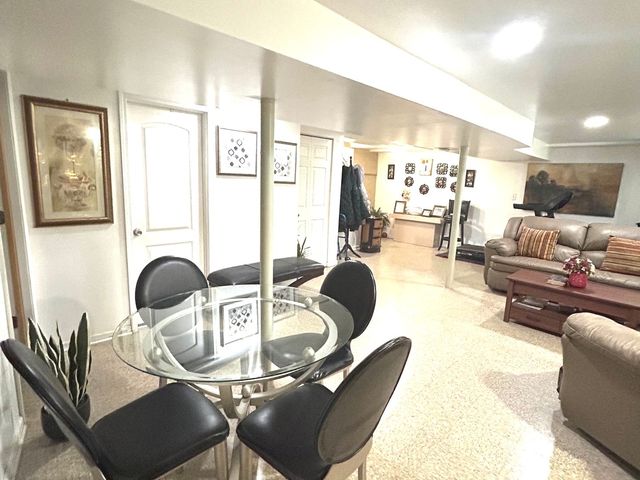 4626 S La Crosse Avenue, Chicago, IL 60638
